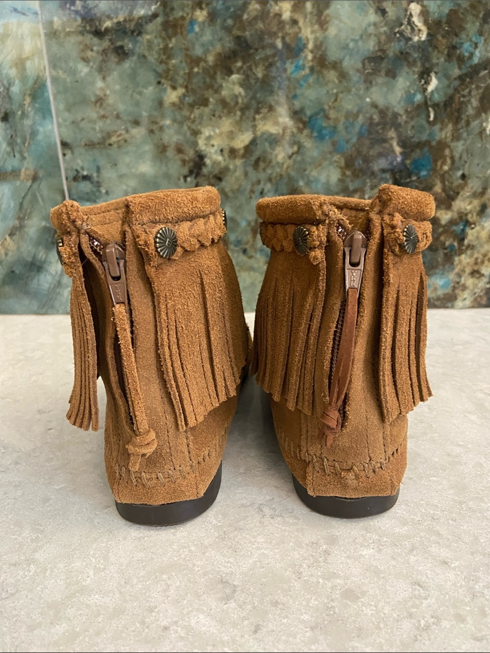Minnetonka Suede Fringe Moccasin Booties in Chestnut Brown, size 7. Like-NEW - Picture 7 of 14